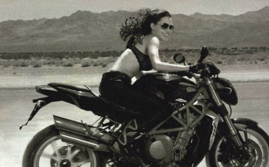 Toastiewiththe's tweet image. #AngelinaJolie 
Vogue January 2007
#photoshoot by Annie Leibovitz