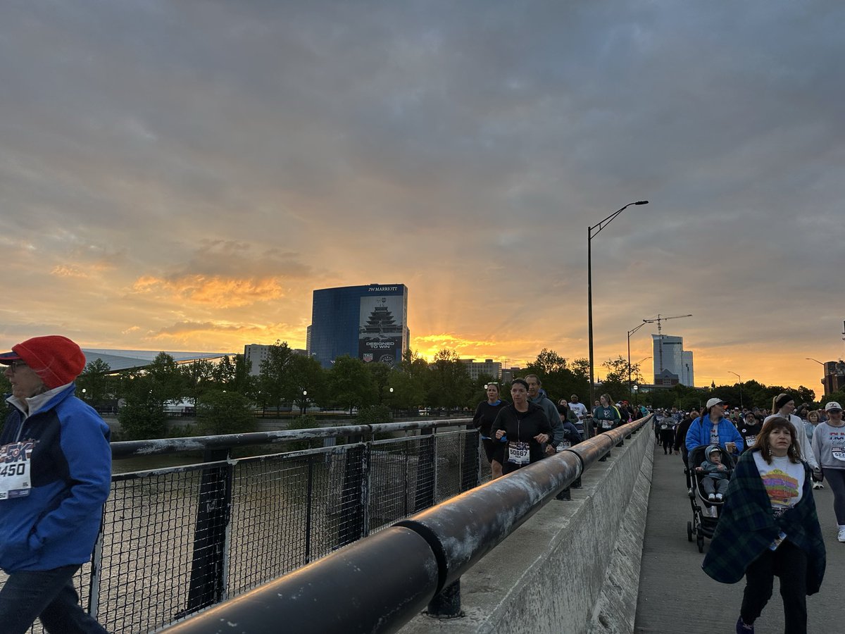 TeresaMankin26's tweet photo. Up, downtown to walk #indymini 5k and back home by 9 @500Festival #thisismay #indy500 https://t.co/o0cov14OMq