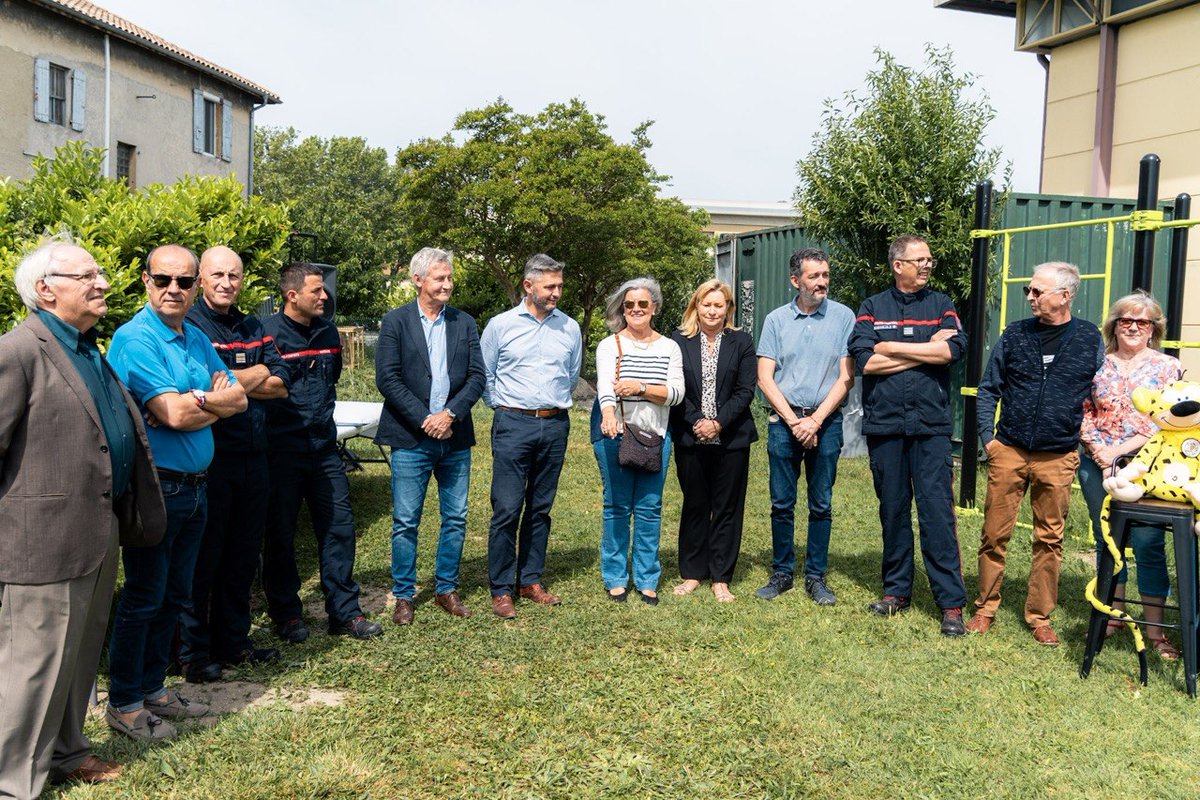 FranceLorho's tweet image. Ce matin, j’étais présente à la remise de récompenses de deux jeunes sapeurs-pompiers d’Orange ainsi que de deux animateurs. 

Bravo à ces jeunes pour leur engagement, leur sérieux et leur esprit de solidarité. 

Une relève dont nous pouvons être fiers.
#SapeursPompiers  #Orange