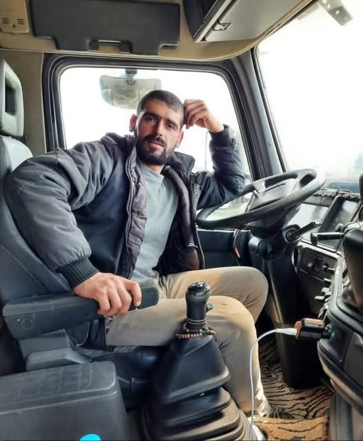 QalaatAlMudiq's tweet image. #Syria: Homs &amp;amp; Hama provinces witnessed an uptick in assassinations past ~36 hours with 4 dead documented.

2 men were executed in their homes in Talkalakh countryside and a 3rd one was shot dead in Ain Kurum (Ghab) - all Alawites. 

3rd one is claimed to have been a former NDF