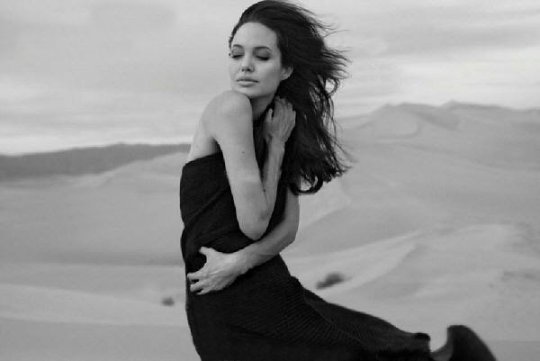 Toastiewiththe's tweet image. #AngelinaJolie
Vogue January 2007
#photoshoot by Annie Leibovitz