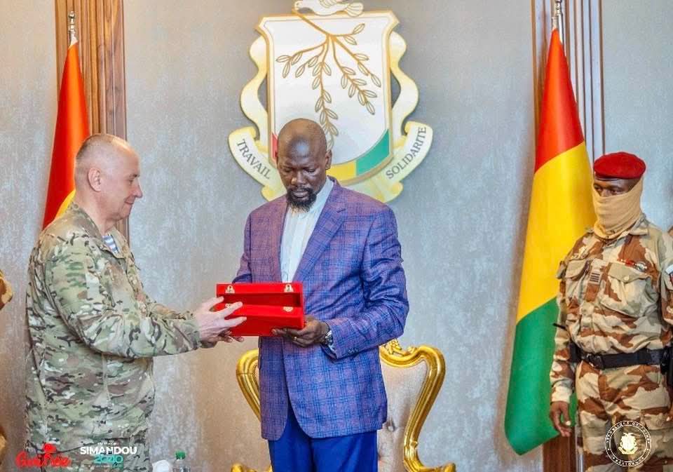 emmanutapsoba's tweet photo. #Guinée🇬🇳 : Ce 1er mai #Doumbouya reçoit des équipements militaires russes de dernière génération. La Présidence indique que ces équipements sont inscrits dans les objectifs de la loi de programmation militaire 21-26. Il s’agit de moderniser les équipements améliorer la formation https://t.co/nLudM1SeMl