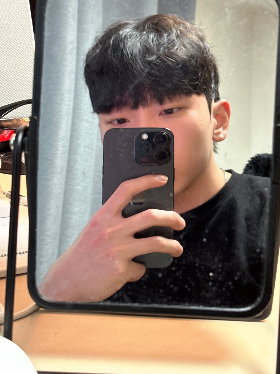 음침한물개 tweet media