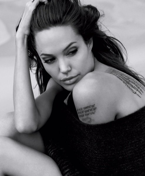 Toastiewiththe's tweet image. #AngelinaJolie
Vogue January 2007
#photoshoot by Annie Leibovitz