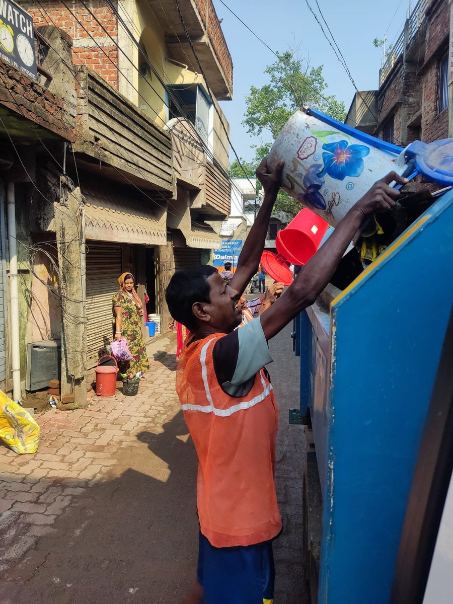 MangoNotified's tweet photo. मानगो नगर निगम की टीम द्वारा आज घर-घर से कचरा संग्रहण किया जा रहा है।
स्वच्छता के लिए कृपया कचरे का पृथक्करण (गीला/सूखा) अवश्य करें।
#मानगो_नगर_निगम #DoorToDoorCollection #SwachhBharat @SudhaGuptajsr @SwachhBharatGov @HemantSorenJMM @DCEastSinghbhum https://t.co/MFPoOBFFpE