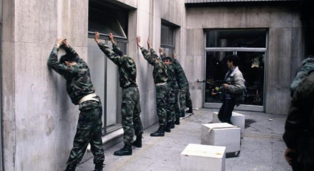 BosnianHistory's tweet image. On the 2nd of May, JNA (Yugoslav People’s Army) from #Serbia supported by local Serb militants tried to deal the final blow to the #Bosnian defenders, occupy Sarajevo and the force legal government to surrender. Things played out a little differently than they thought.