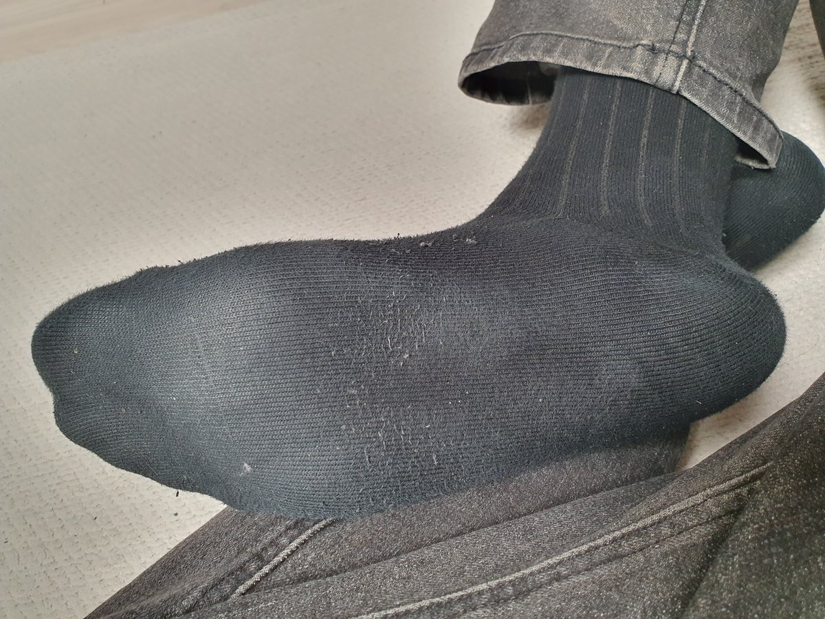 smelly black socks tweet media