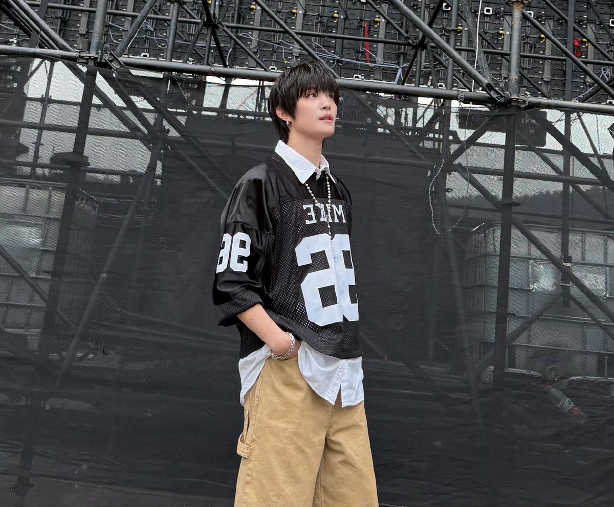 yangyang pics tweet media
