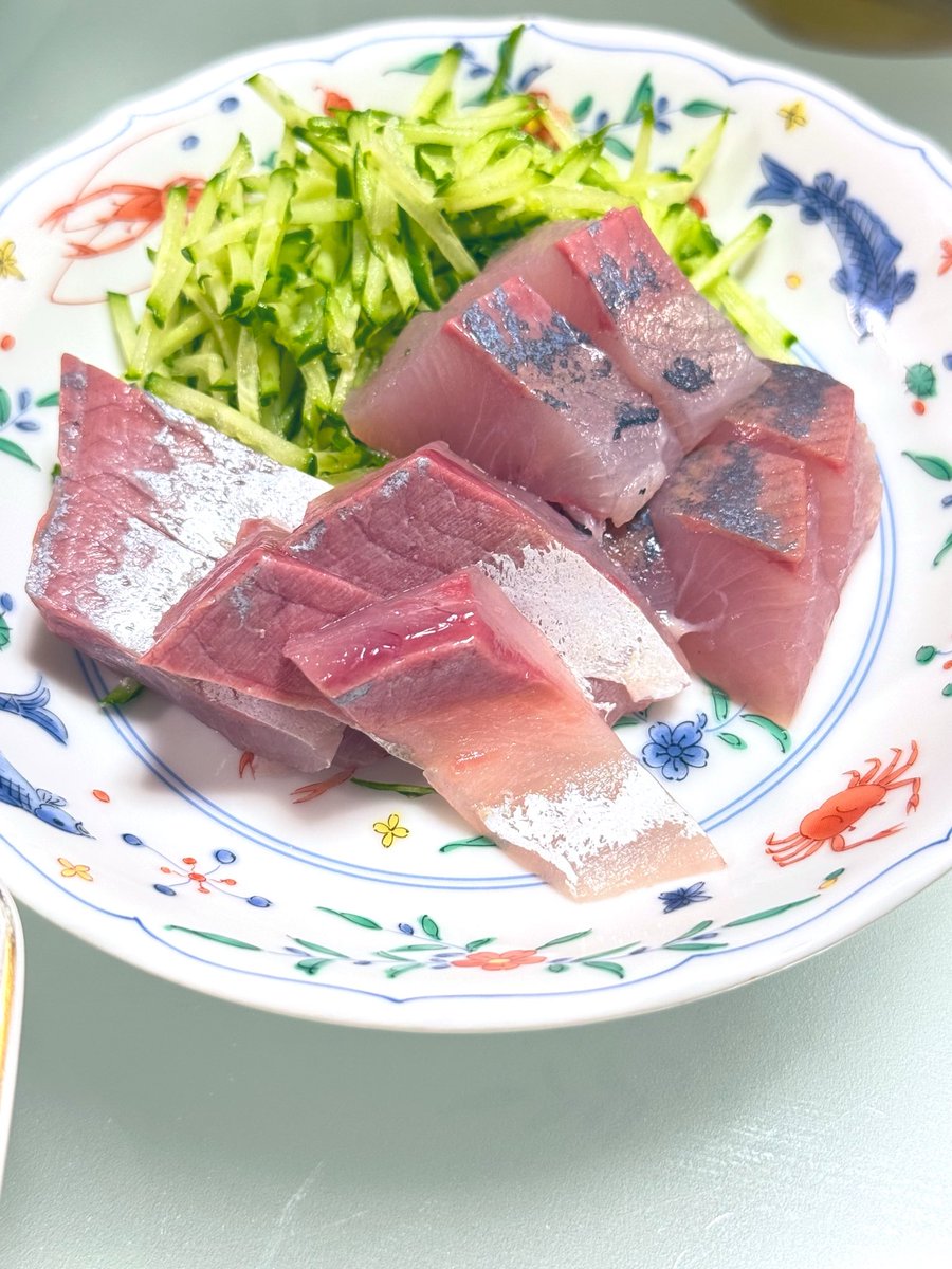 shisyou9's tweet image. 本日のおうちごはん🍽️

●カレイの煮付け
●ハマチのお造り
●キャベツとひき肉の炒め物
●ハマチのあらと白菜の味噌汁

お魚づくしの晩ごはんでした😆

#おうちごはん　#おうちごはん𓎩𓌉𓇋 #dinner #今日の料理　#料理記録　#自炊記録　#かれい