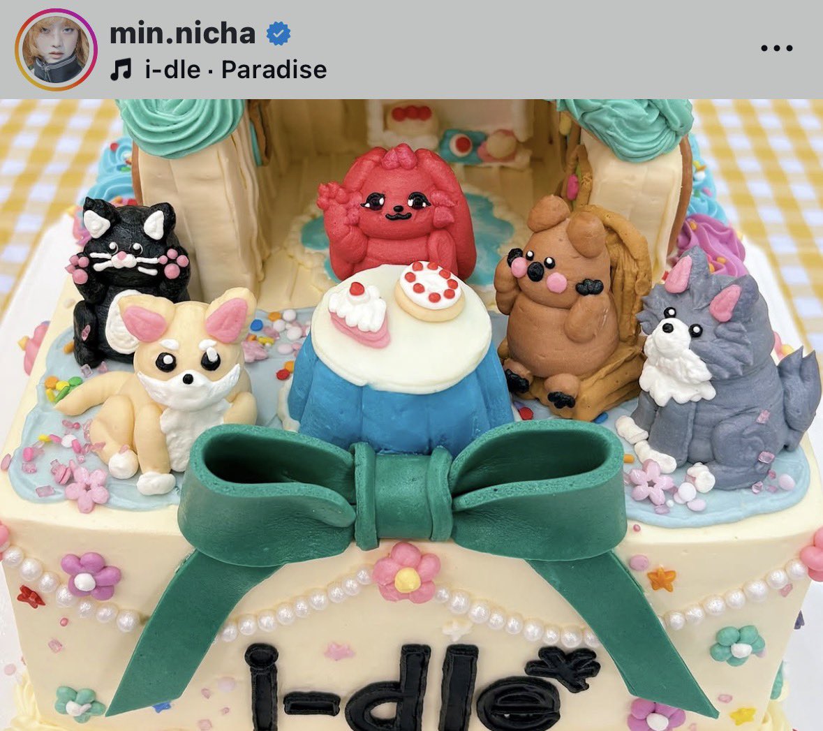ケーキ🎂に乗ってるキャラ達…
めっちゃ良いやん🥹💜💜
ミンニが「Paradise」を使っているのが嬉しい✨✨✨
#아이들 #idle #アイドゥル
#idle_8th_Anniversary
#영원할_아이들과_네버버의_시간♾️
