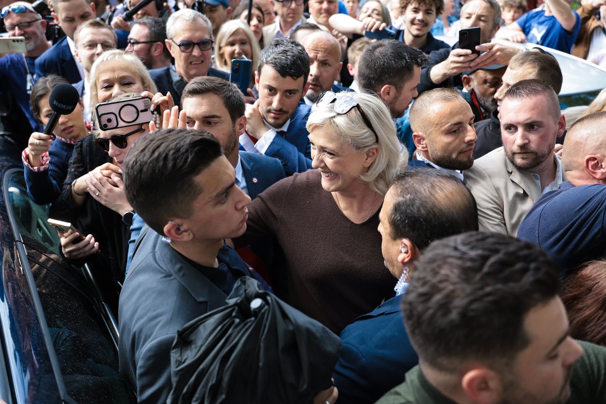 Marine Le Pen tweet media