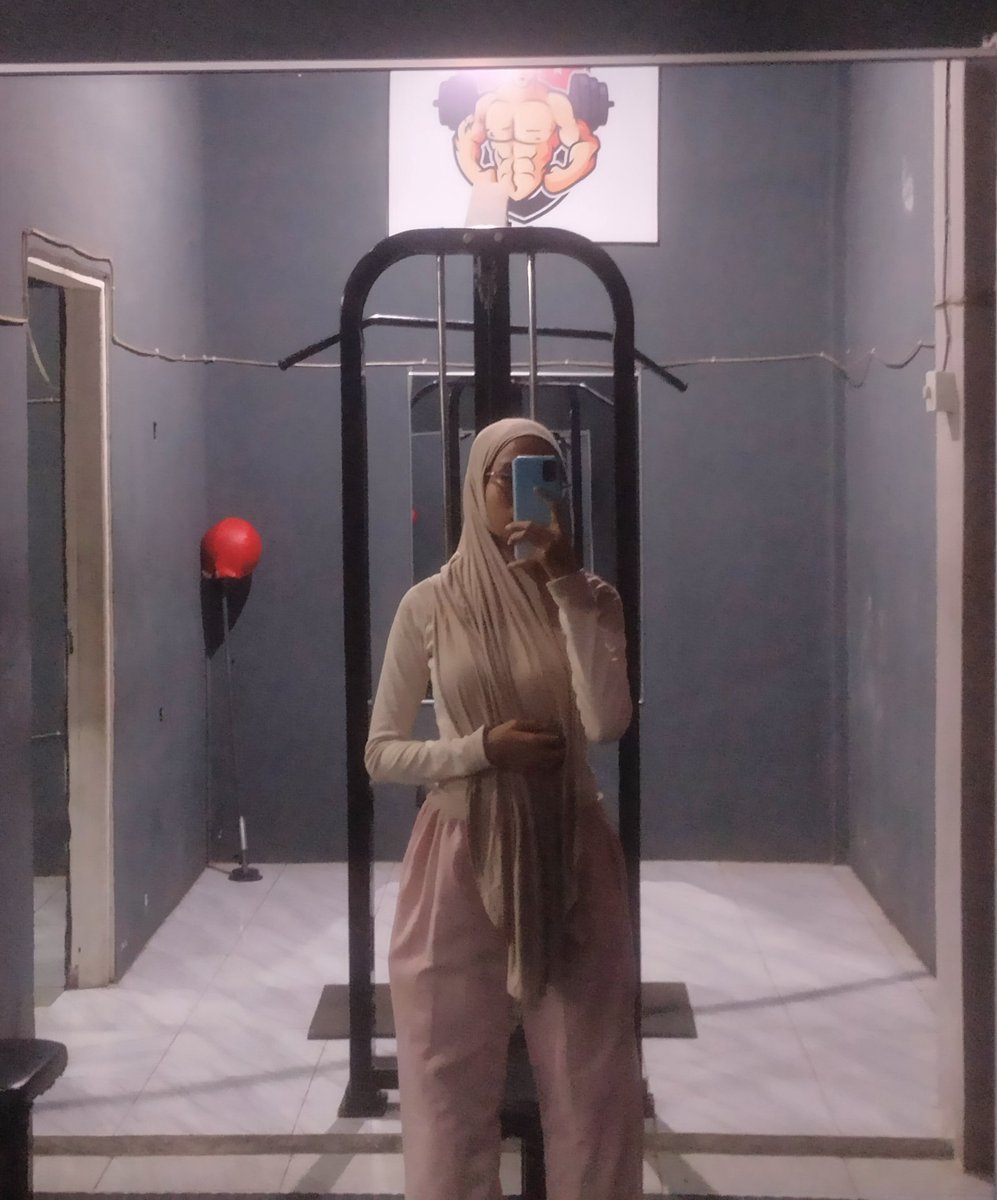 Ges celana baru😚😚