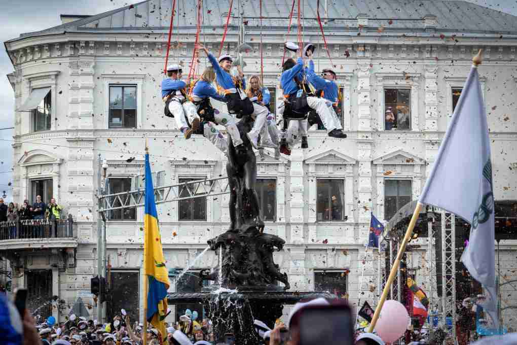 thandojo's tweet image. People celebrate #MayDay or "Vappu" in Finnish in #Helsinki, #Finland