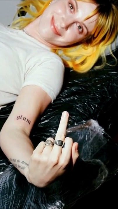 Brit. 💛 tweet media