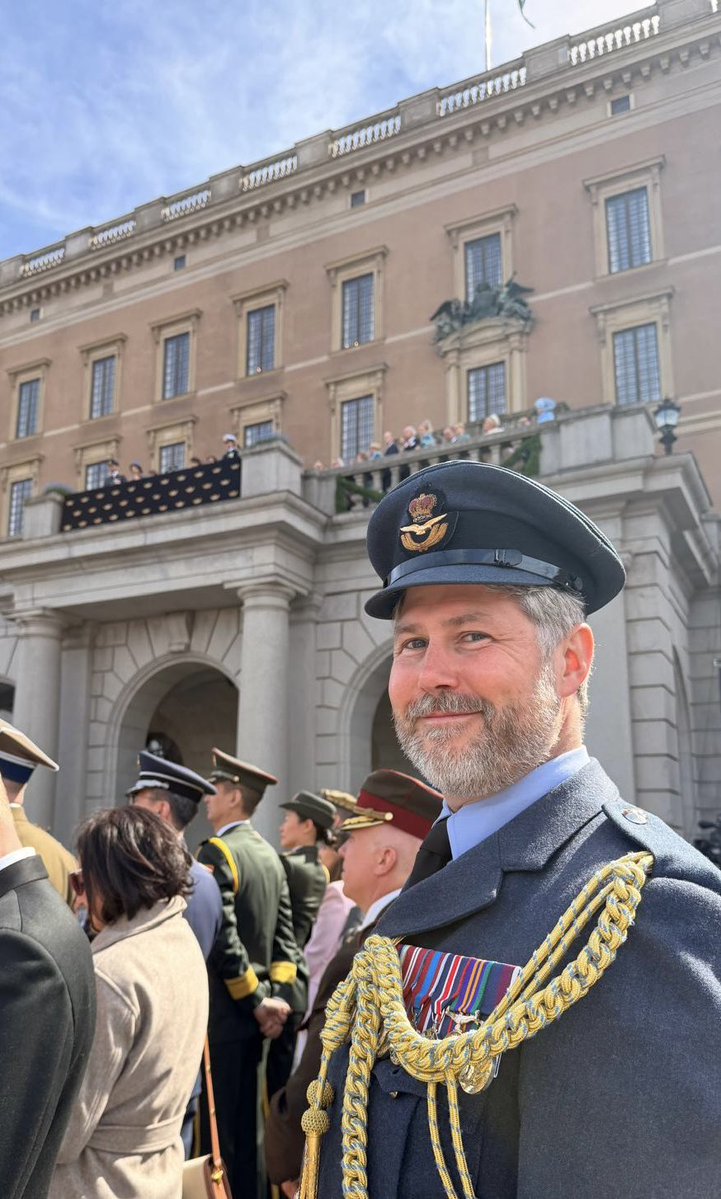 UKDefenceSweden's tweet image. ✈️ somewhere over 🇳🇴 and just reflecting on what an utter privilege it was to attend 🇸🇪 “Hans Majestät Kungens 80-årsfirande” on Thursday. A truly special moment in what is already been an exceptional time in #Sverige since August 24.