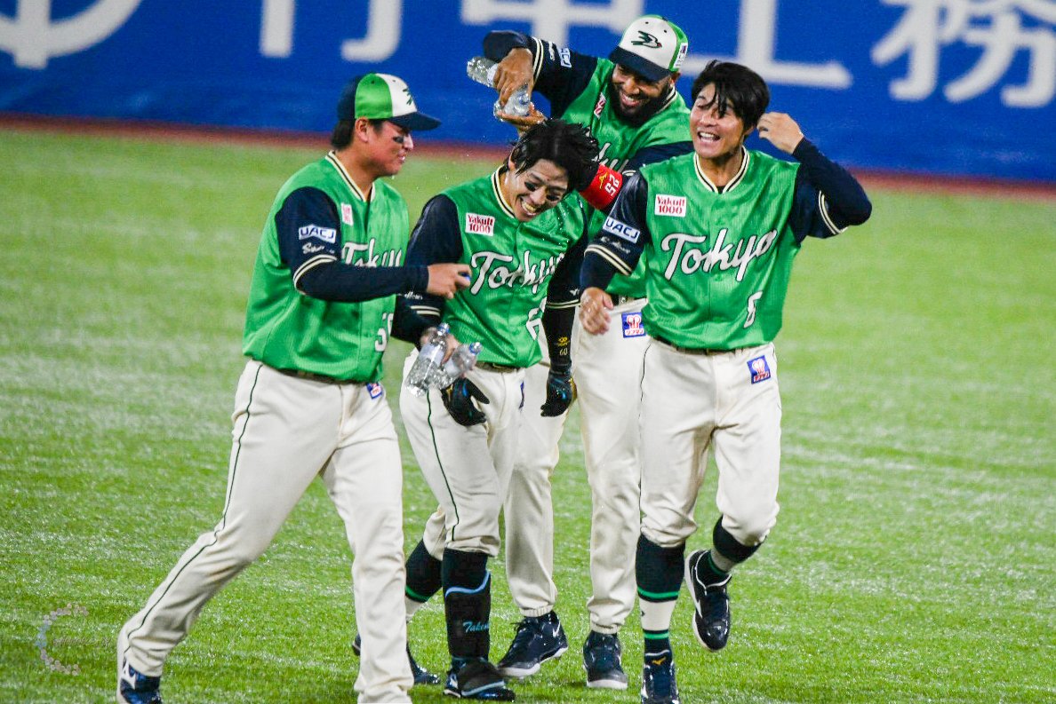 silomelt23_89's tweet photo. たぴ、サヨナラすわほーおめでとー‼️‼️‼️‼️‼️‼️😭😭😭😭😭👏👏👏👏👏👏👏👏👏👏👏👏👏👏👏
#260502神宮 #Swallows #武岡龍世 https://t.co/OrCZvJOwAA