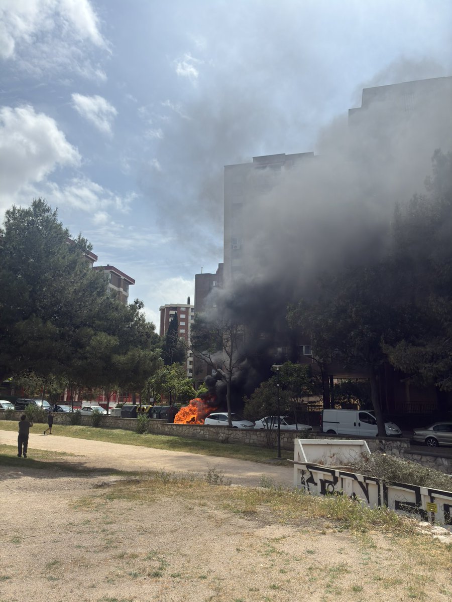 fuckeando's tweet photo. @periodicoaragon @heraldoes @aragontv @zaragoza_es @policiazaragoza pagaos un Bo Wok que he llamado a los bomberos en tiempo record https://t.co/ezxKwlOKwt