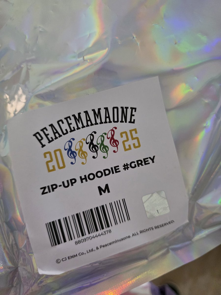 AHOFPromotions's tweet image. Finally received my Peacemamaone Zip Hoodie, MAMA 2025 Edition 😍😍
#VIP
#GDragon
#BigBang
#Mama2025
#Peacemamaone
#Peaceminusone