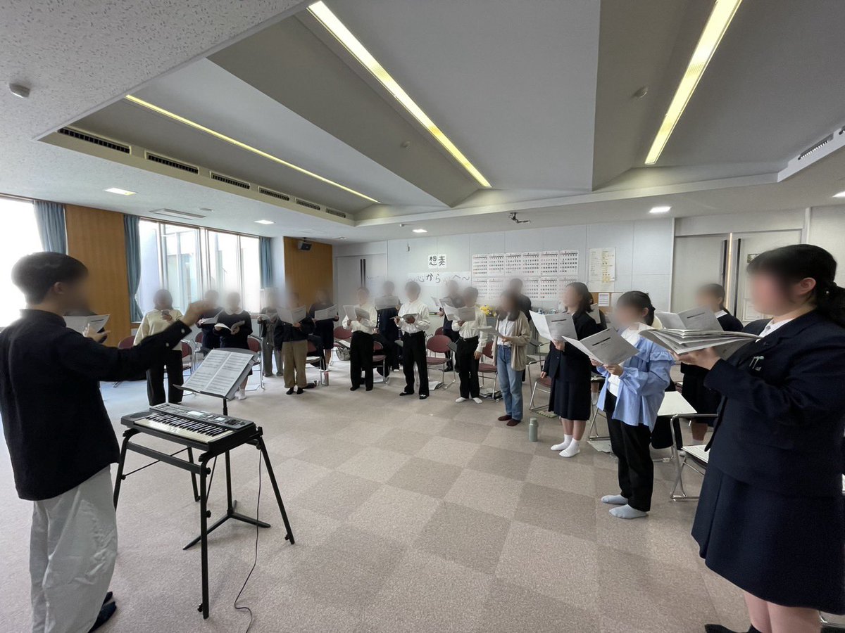 〜定期演奏会まで残り21日〜

今日は秋田大学混声合唱団さんとの合同練習でした！
かなりいい感じになってきてます👍
秋大の皆様が優しく明るい方々で、とても楽しく練習を行えました😊

秋大のみなさんと合唱の定番曲などを
一緒にお届けします！

お楽しみに！！