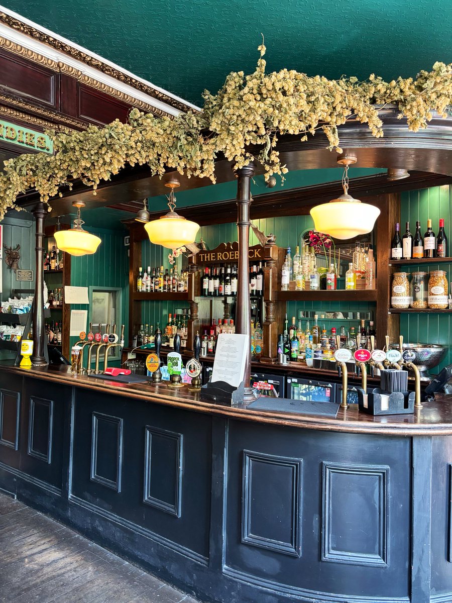 LondonPubMap's tweet image. Pub 3 is The Roebuck. This is a lovely traditional pub, nice garden. A big shout out to the bar team who were friendly and personable. A really enjoyable visit. 

#roebuck #Hampstead #pub