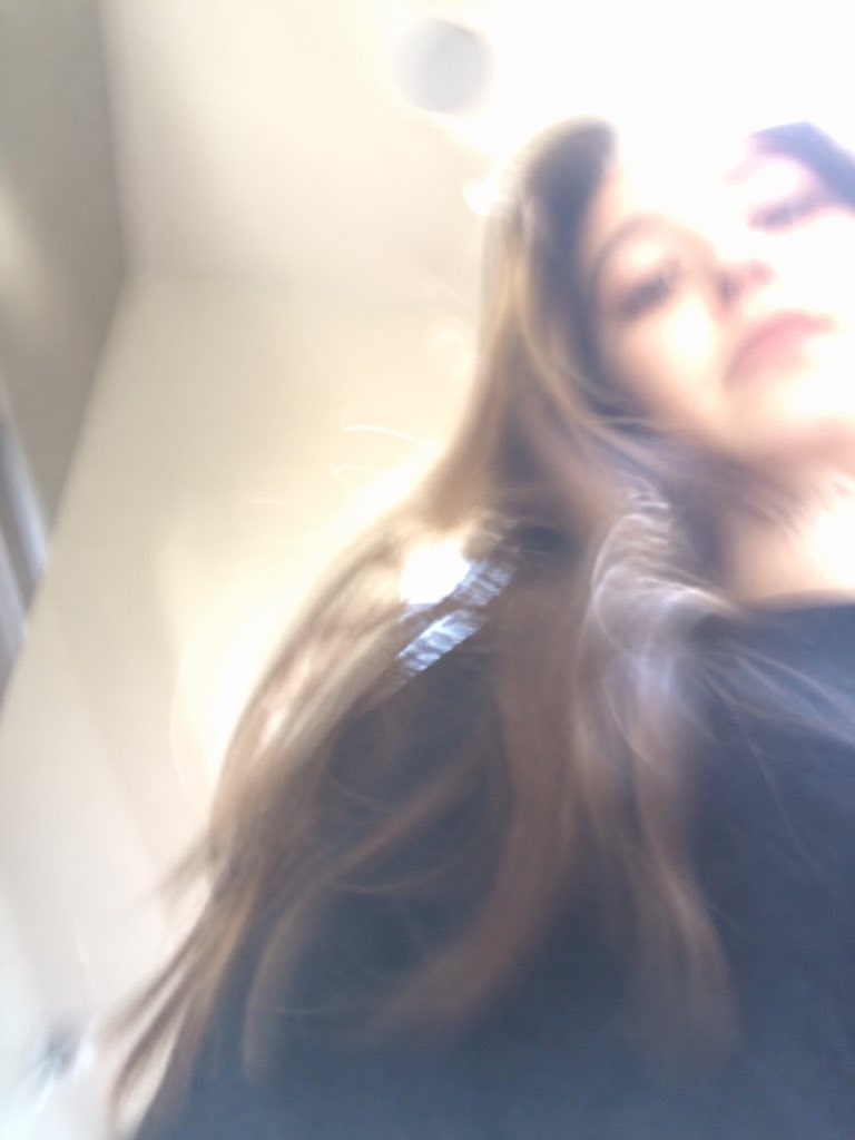 َ tweet media