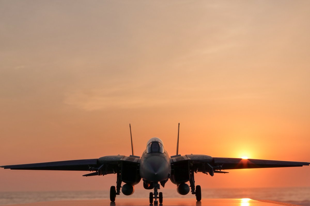 TONKA2225's tweet photo. タミヤ 1/48 グラマン F-14Aトムキャット 完成
完成はかなり前にしてましたが時間が無くて遅くなりました
これが撮りたかったまである夕日よありがとう。
#TONKAのトムキャット #EFSE #ΞSMSΞ https://t.co/oUsvrPRwvZ