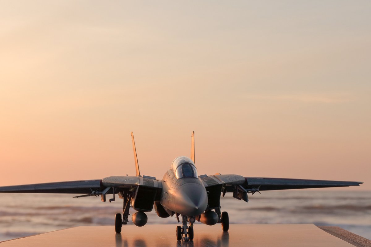 TONKA2225's tweet photo. タミヤ 1/48 グラマン F-14Aトムキャット 完成
完成はかなり前にしてましたが時間が無くて遅くなりました
これが撮りたかったまである夕日よありがとう。
#TONKAのトムキャット #EFSE #ΞSMSΞ https://t.co/oUsvrPRwvZ