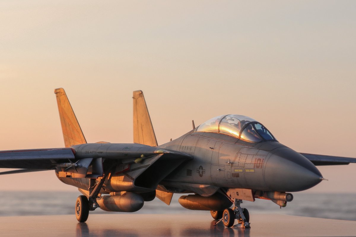 TONKA2225's tweet photo. タミヤ 1/48 グラマン F-14Aトムキャット 完成
完成はかなり前にしてましたが時間が無くて遅くなりました
これが撮りたかったまである夕日よありがとう。
#TONKAのトムキャット #EFSE #ΞSMSΞ https://t.co/oUsvrPRwvZ