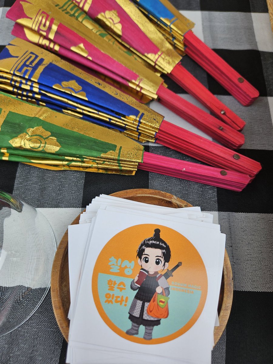 bogummagicID's tweet photo. "He also tried using the (Balinese) handfan and really loved it ☺️"

3/3 https://t.co/LvglY1ZpSJ