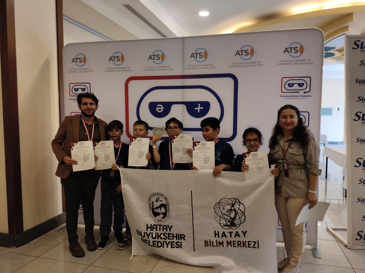 hataybm's tweet photo. Hatay’ın Şampiyonları 🇹🇷

Antalya’da düzenlenen Uluslararası MaestRobot Şampiyonası’nda, Robot Ligi kategorisinde yarışan Hatay Bilim Merkezi öğrencilerimiz Türkiye 1.’si olmuştur.

Elde edilen bu şampiyonluk; emek, azim ve inancın en güzel göstergesidir. +++++ https://t.co/dEq2XLSTMO