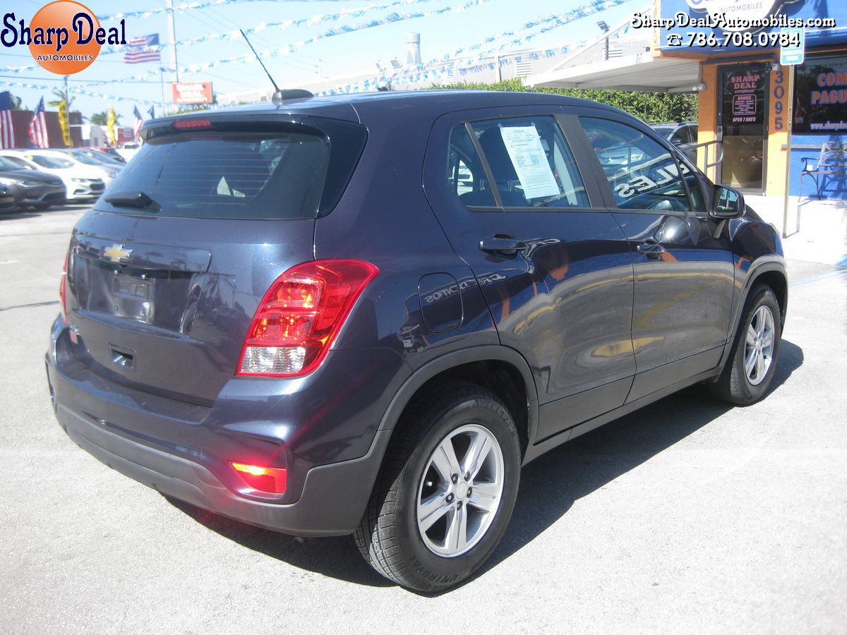 SharpDealAuto's tweet photo. 2019 Chevrolet Trax LS Auto
📍 Hialeah | 📞 786-708-0984
No credit? Bad credit? Still approved!
También aceptamos licencia internacional 📄
#BuyHerePayHere #CarrosFinanciados #autosforsalemiami #autostyle #carsdaily #SharpDealAuto #UsedCarsMiami https://t.co/CNzJ5OM95g