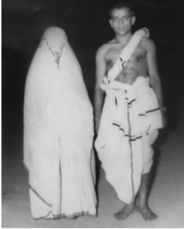 SirChaathan's tweet photo. Colonial photographers documented Kerala like a census. Every caste &amp; woman. Savarna historians claim it proves women across all castes went topless freely. But nobody asks the obvious question: Where are the Brahmin (Namboothiri) women?  🧵 https://t.co/vWbNGKaH6N