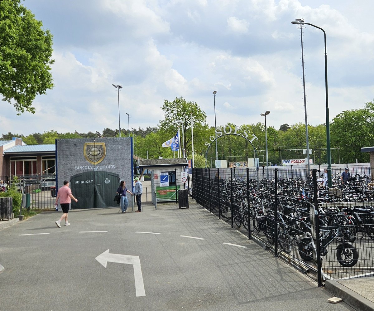 Dutch Non-League Dog (@doelenbeer) on Twitter photo 