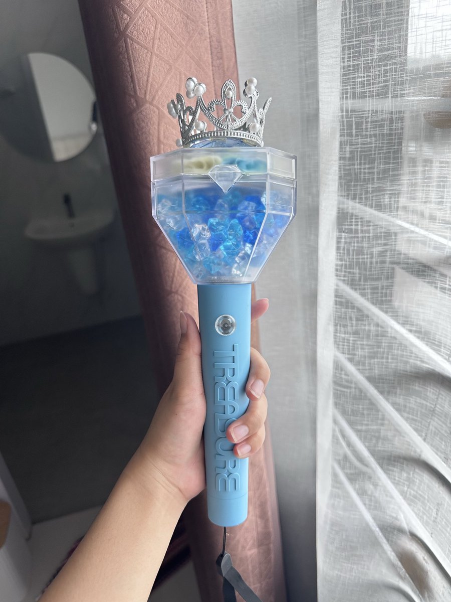 mbabejun's tweet photo. ให้เช่าแท่งไฟ #treasure 
💎 400 บาท
💎 นัดรับได้ตามแนวรถไฟฟ้า / หน้าคอน
💎 มัดจำ 500 (คืนหลังคืนบง)
***ขาย 800
#ทึเม #ทึบง #ตลาดเด็กสมบัติ #สมอ้วน #TREASURE #TREASUREinBKK https://t.co/B6j1k0mV0X