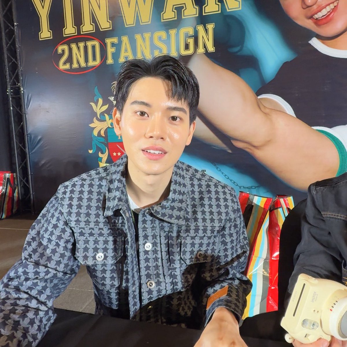 เบ๋ย tweet media