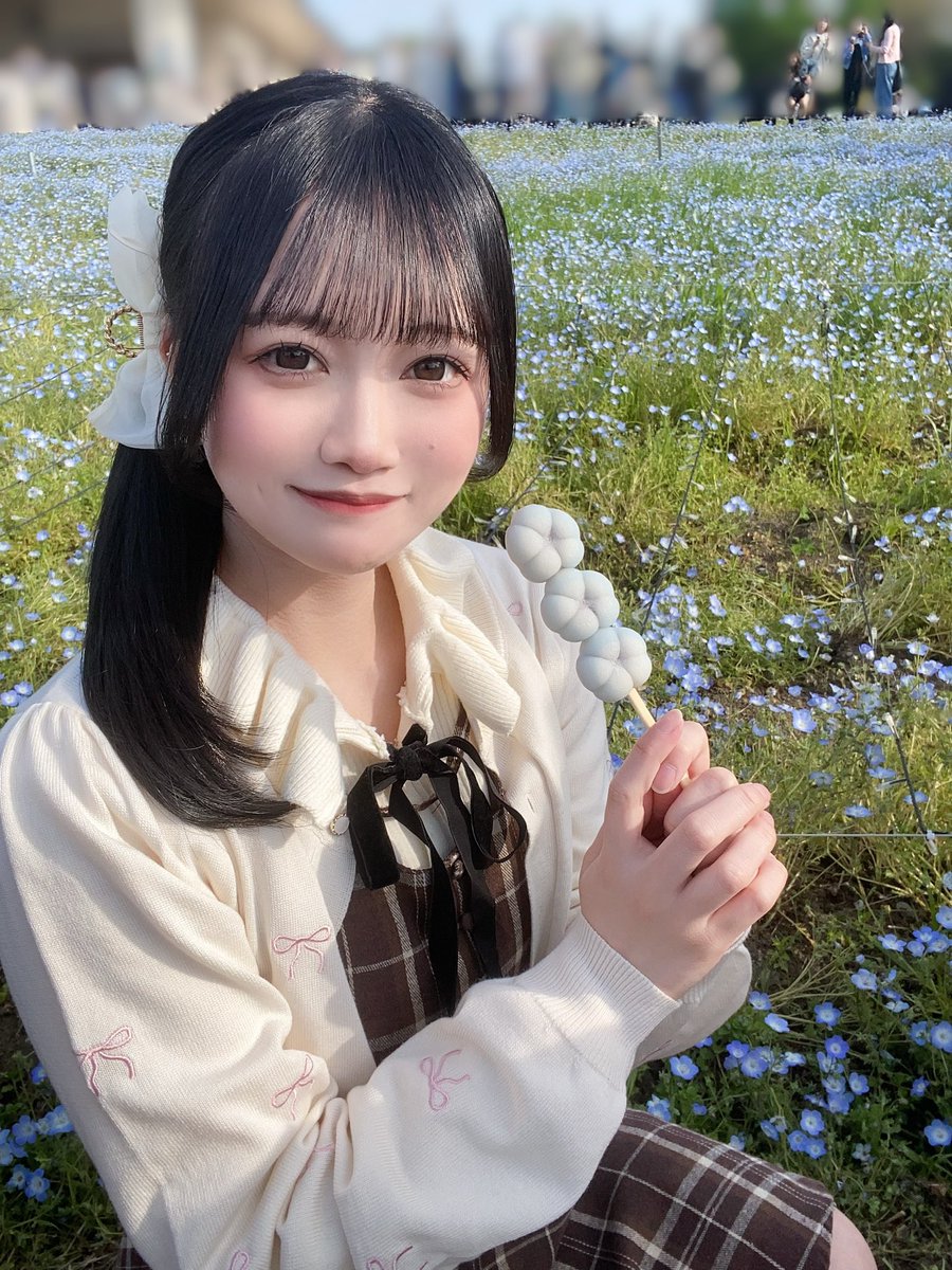 amane_utopia's tweet photo. お花みにいきました💐🤍 https://t.co/kM5RO998g2