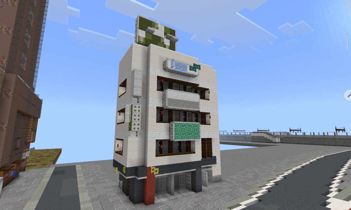 skunkRserver's tweet photo. ファストフードチェーン店付きの建物
#Minecraft建築コミュ #マイクラ��合版 
#新感覚サーバープロジェクト https://t.co/DRfu9t2p1J