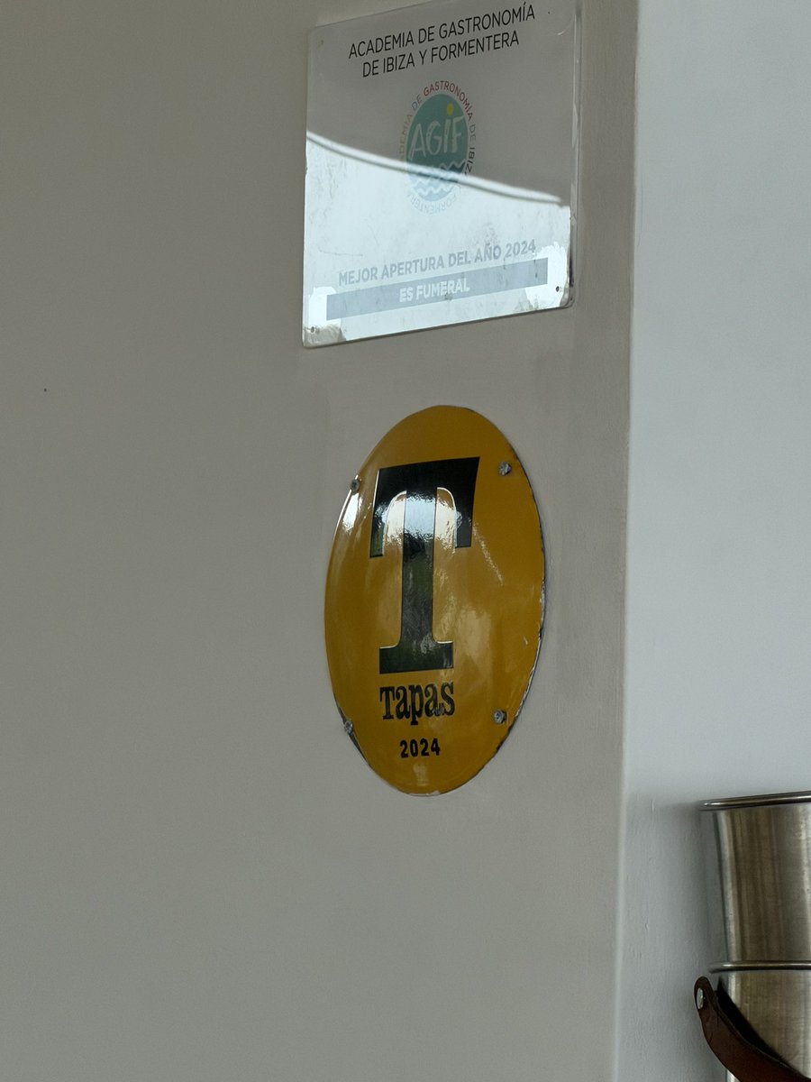 ArodSpainMedia's tweet image. Ya en Es Fumeral, uno de los mejores restaurante de #Ibiza

Lo dice @TapasMagazine (con su T de Oro de Baleares)

¡YA abierto!
