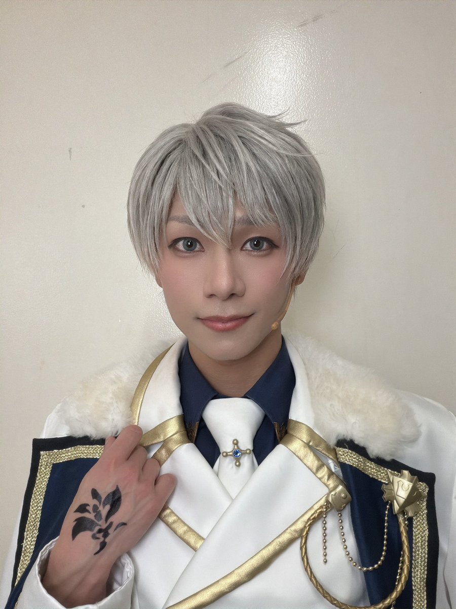 nattu515's tweet photo. 舞台『魔���使いの約束』
きみに花を、空に魔法を　後編
初日の幕が上がりました。
ご来場、配信をご視聴いただき
ありがとうございました！
最後まで全力でお届けいたします。
作品と役に感謝の気持ちを込めて
アーサーとしてステージ上に立てる時間を
大切に過ごしたいと思います。

#まほステ https://t.co/QY2XtXtvc0