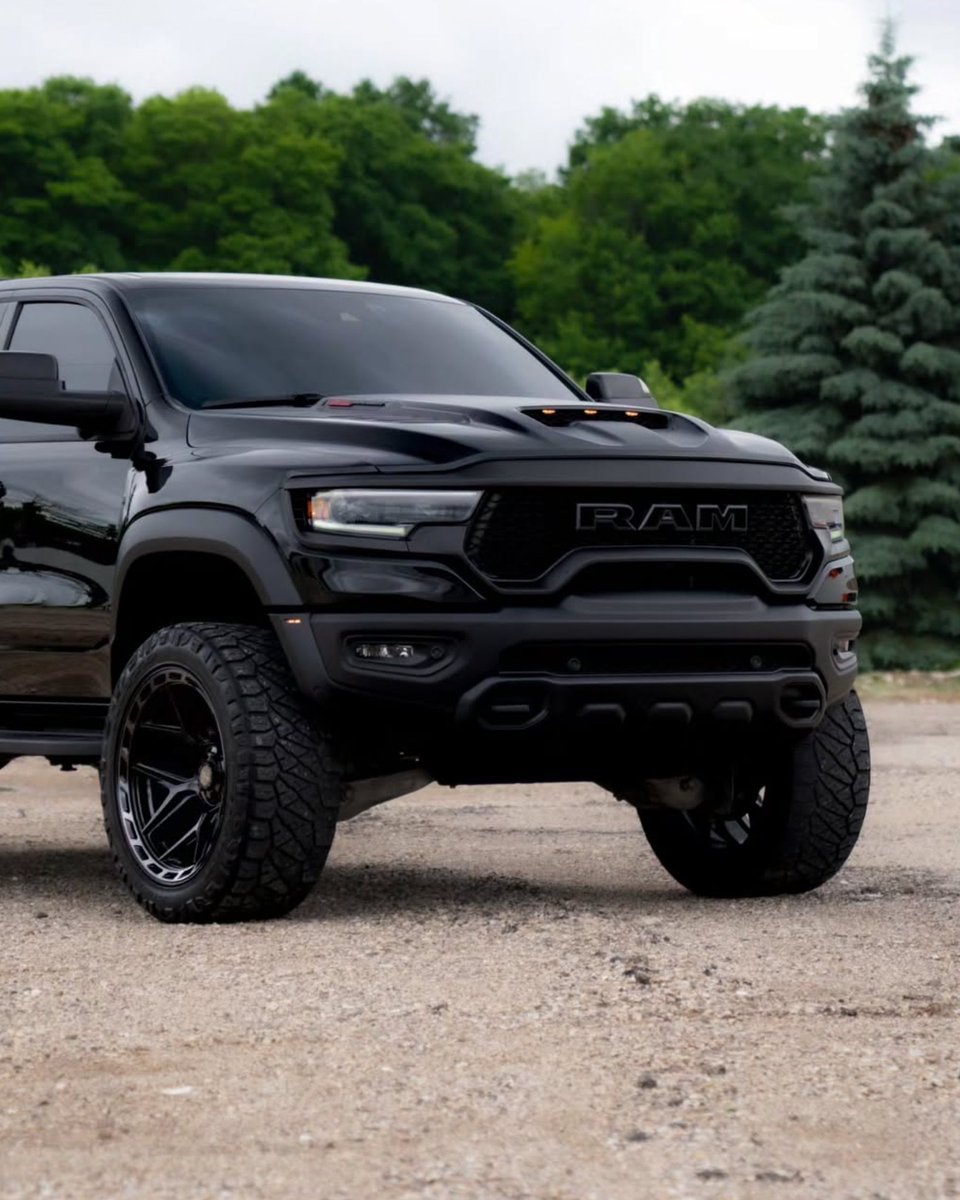 autochat360's tweet photo. This Ram TRX on 24x12s is straight menace 😤 https://t.co/jVBiuoKWct