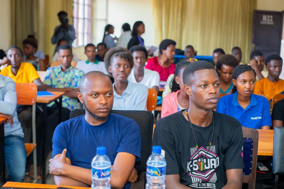 IrisNews_'s tweet photo. 💬 Selon le président du @club_ult David Brian Nziza, cette application se veut innovante dans la mesure où elle propose des itinéraires plus précis que les solutions déjà existant, permettant ainsi aux touristes burundais de réaliser des économies de temps et de carburant lors de leurs voyages.

🤩 De quoi se réjouir pour l'@ult_bi de voir ses étudiants mettre au pied des initiatives digitales contribuant dans le bien-être et dans le développement du pays.

#Burundi #YouthSolutions #TravelTech #IrisNews
