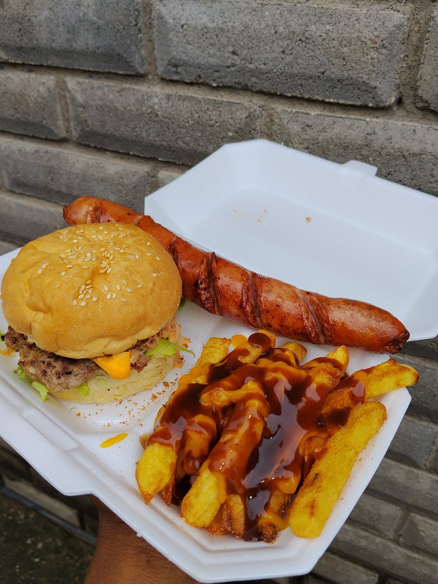 BlezzSA's tweet photo. 🔥 Craving something tasty? We’ve got you covered!
🍗 6 Wings – R55 | 12 Wings – R105 | 16 Wings – R135
📍 Zone 6 | Delivery &amp; Pickup Available
📞 069 510 6396
#ZonkeMunchies #polokwane #seshego #HotWings #seshego #limpopomall #nedbankcup https://t.co/MXXChW4b1l