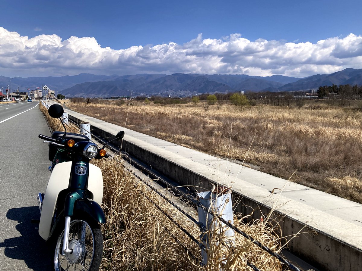 a_o_nuts's tweet photo. 50ccのカブで神奈川→山梨100kmの道のりを
バイク神社へお参りに行った道中記、
「号外！アラ還原付日記（仮）2026 楽しい時の神頼み」を頒布します❢
ぜひお立ち��りください

南３・４ホール　た－１５
ブース名：アラ還原付日記 にて
お待ちしております
#文学フリマ東京42 https://t.co/X6KWgNo0fK