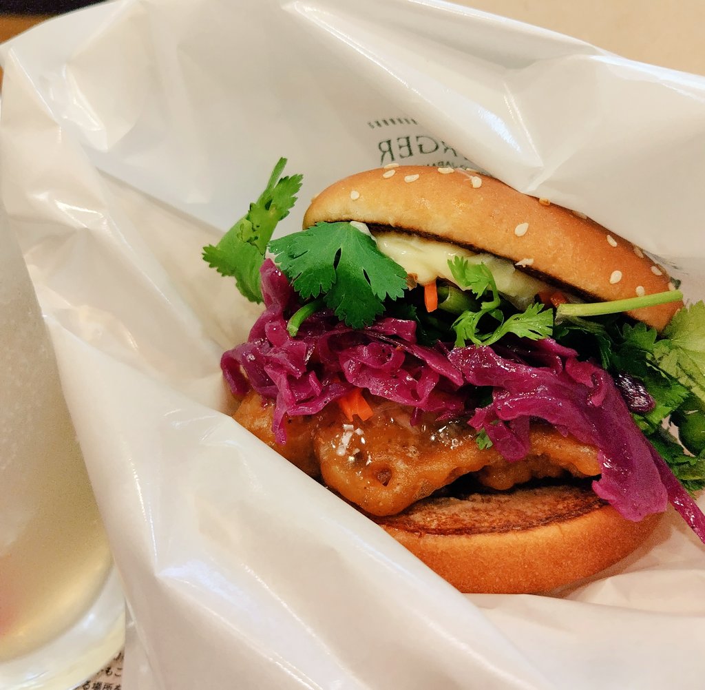 久しぶりにパクチー🌿
フレッシュネスバーガーの広告が気になってたので行ってみた🍔パクチー1倍バインミーの方。作り立てで美味しゅうございました:⁠-⁠)