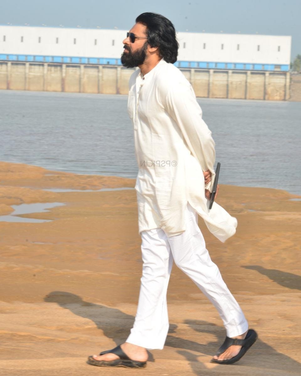ViCKEYDIR's tweet image. Whenever I felt  Low i keep hitting this pose &amp;amp; it gives me a high #pspk