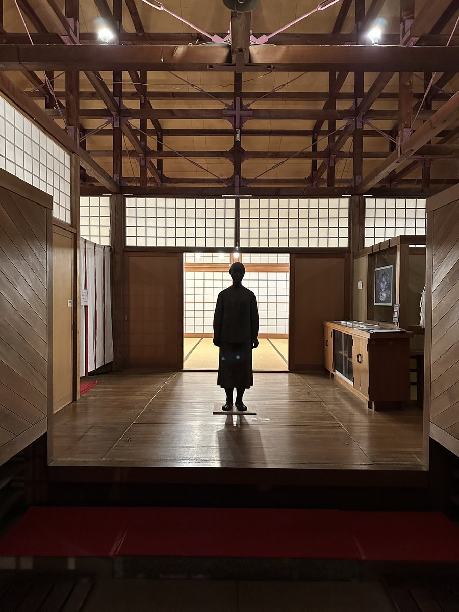 jinjya_de_art's tweet photo. 本日は一日限定20時までの夜間開放展示でした。
闇夜の中で見る作品たちは、昼の顔とはまた違って、ドキリとさせられます。
遅くまで残って鑑賞してくれた皆様、ありがとうございました。
#数多の祭り https://t.co/B3byFSifO8