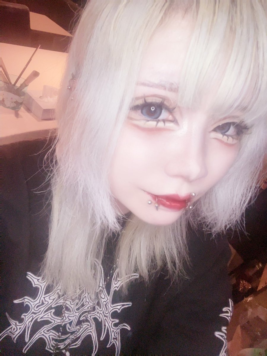メラ tweet media