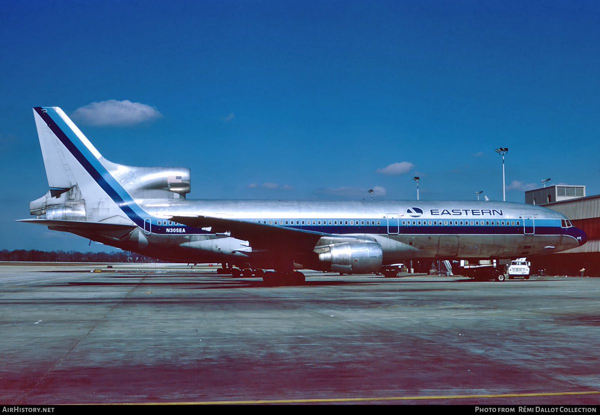 n194at's tweet image. Eastern Air Lines
Lockheed L1011-1 N305EA Line #6
ATL/KATL Atlanta Hartsfield Intl Airport
March 2, 1991
Photo credit Remi Dallot Collection
Sitting idle after the shutdown 
#AvGeek #Airline #AvGeeks #Lockheed #L1011 #TriStar #EAL #EasternAirlines #ATL @ATLairport #Atlanta 🇺🇸