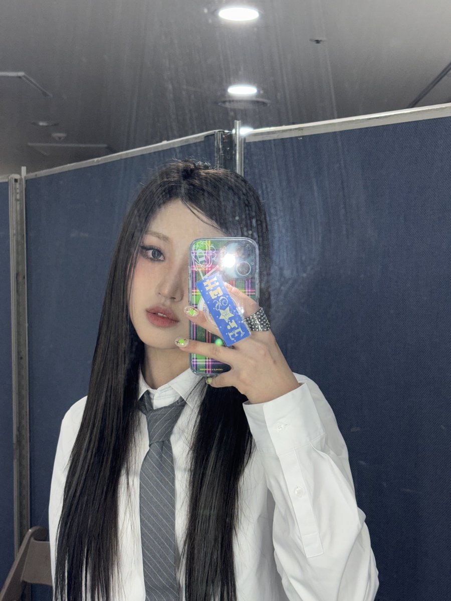 UNCHILD_club's tweet photo. 어제 깻잎 머리 셀카🍃 
궁금해하는 차차가 많은 것 같아서 가지고 와봤어!

차차들은 고기 먹을 때 깻잎에 싸먹는 거 좋아해? 

#UNCHILD #언차일드 #HEEKIE #히키 https://t.co/Fzo2VhnqOQ