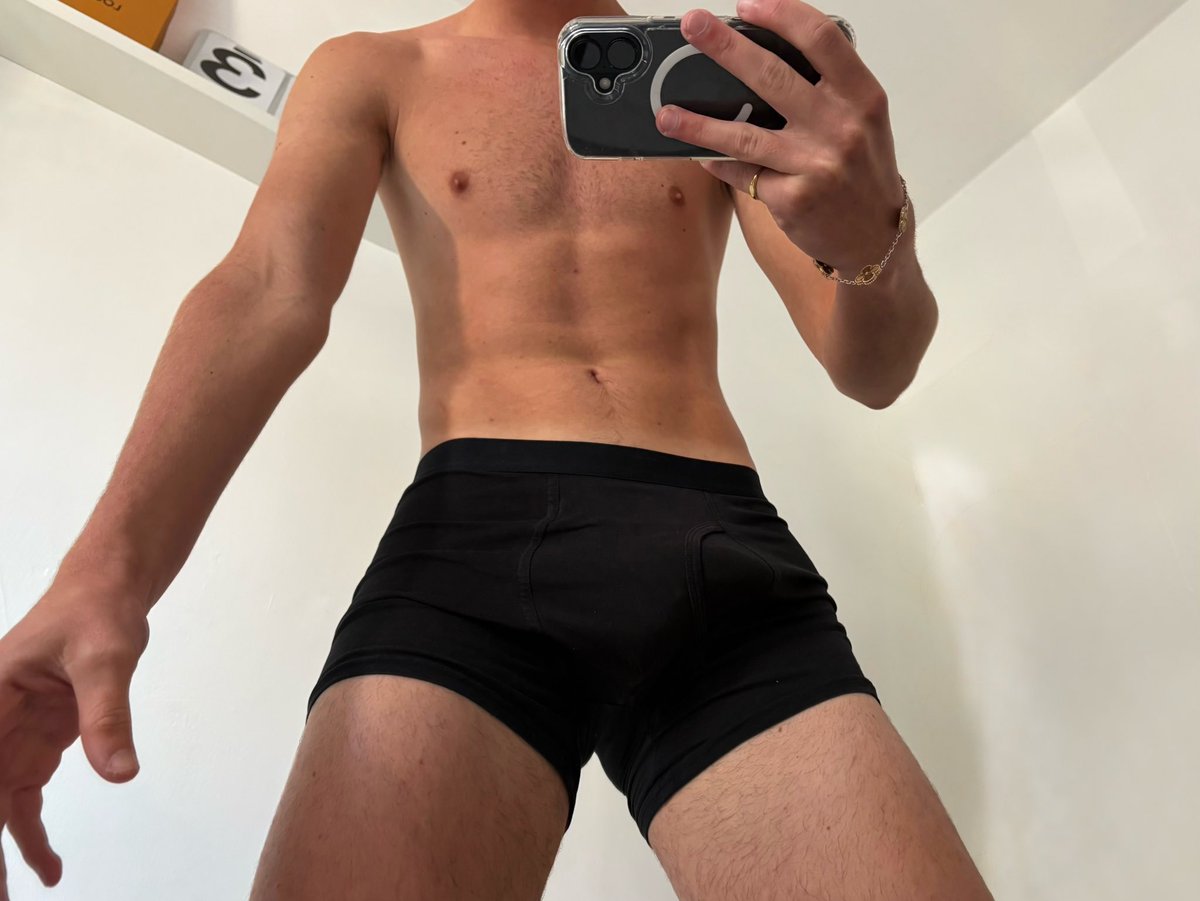 leo_worldd's tweet photo. Non siete pronti 😛, clicca per vedere di più ➡️ https://t.co/oM3fumqow9. #nudes #pay #cash #guys https://t.co/RvJRB1US1I